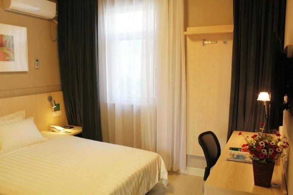 Jinjiang Inn Liuzhou Bubugao Square North Station Екстер'єр фото